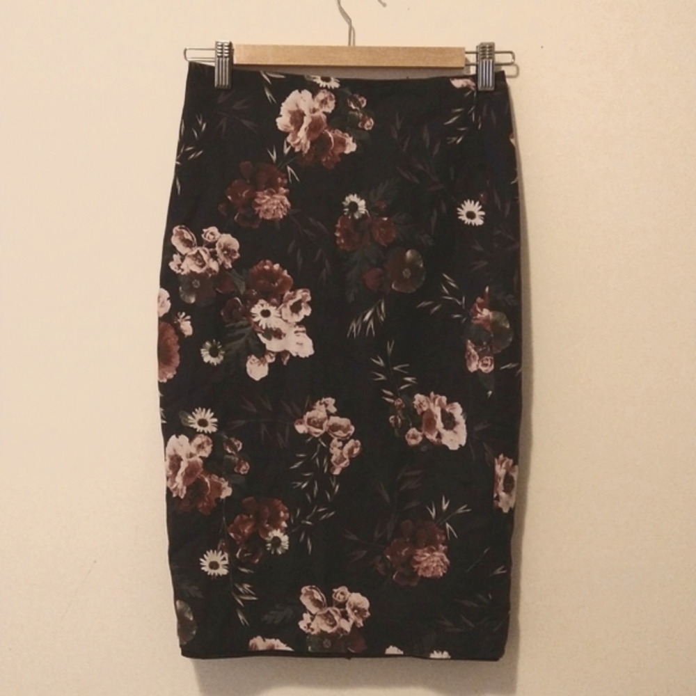 R&W Burgundy Floral Pencil Skirt *stretchy*